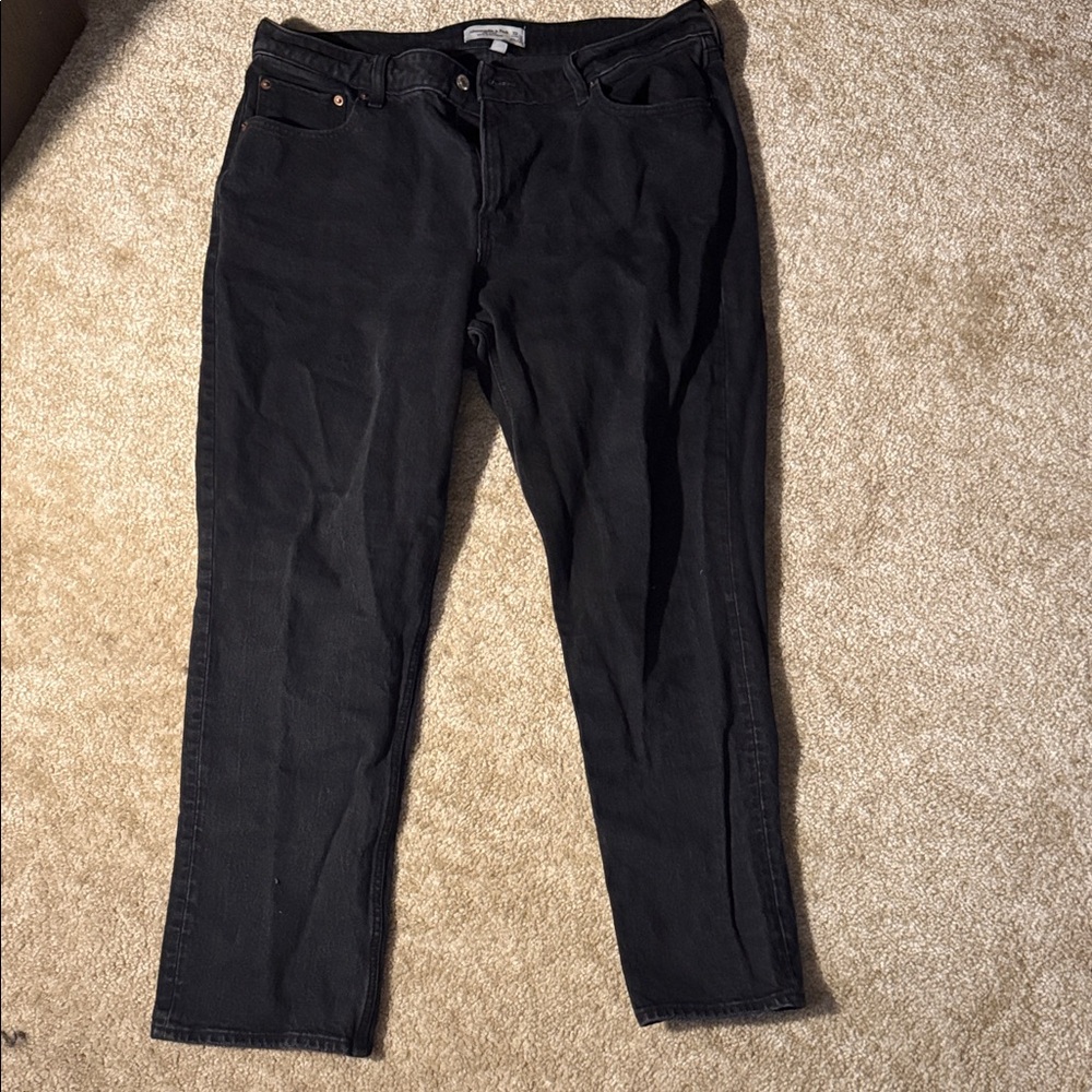 Abercrombie & Fitch Women's
Curve Love Mid Rise 90s Straight Jean Size 32 Short